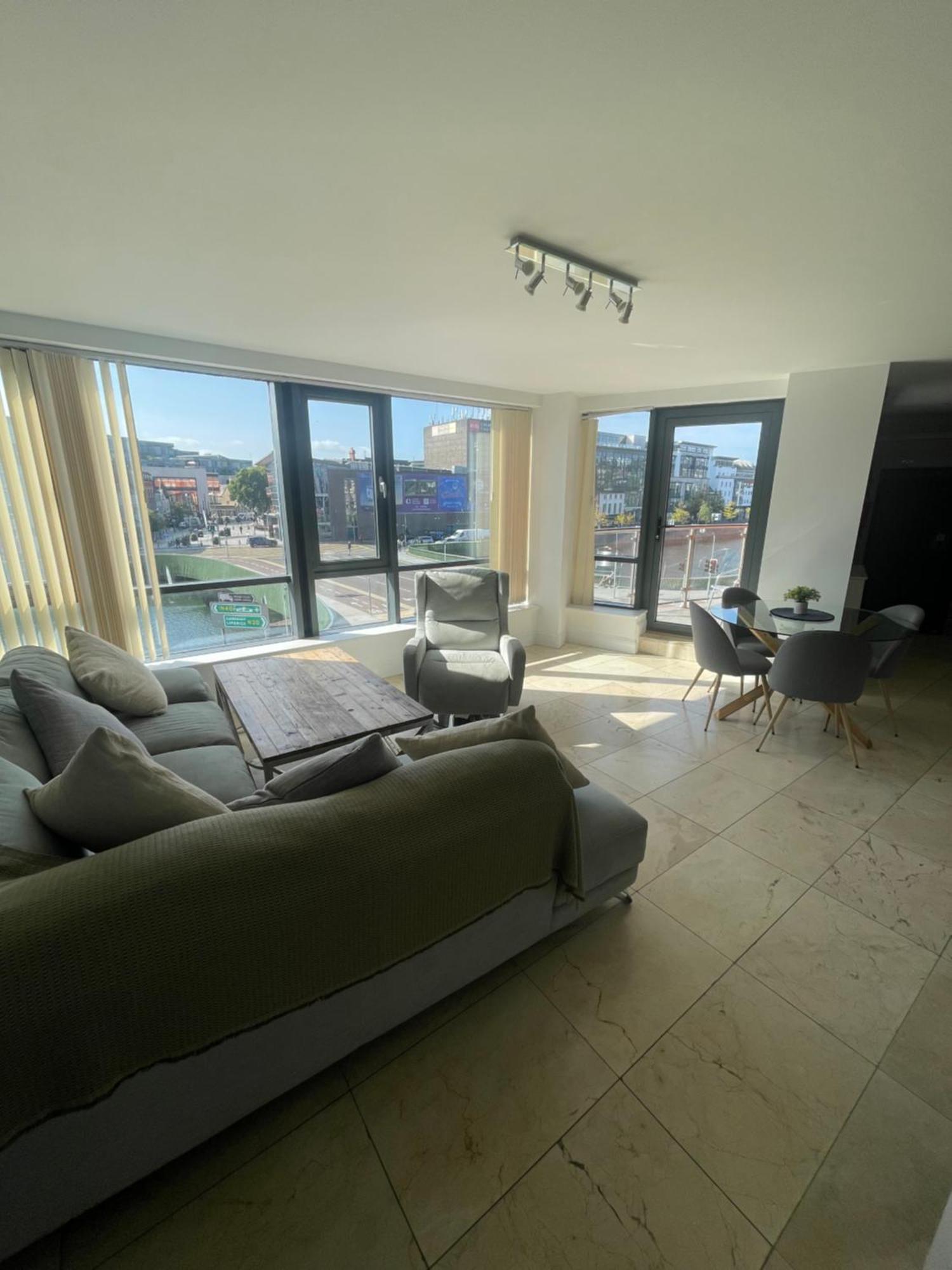 Fabulous And Sunny 2 Bed Apartment, In City Centre Cork Kültér fotó