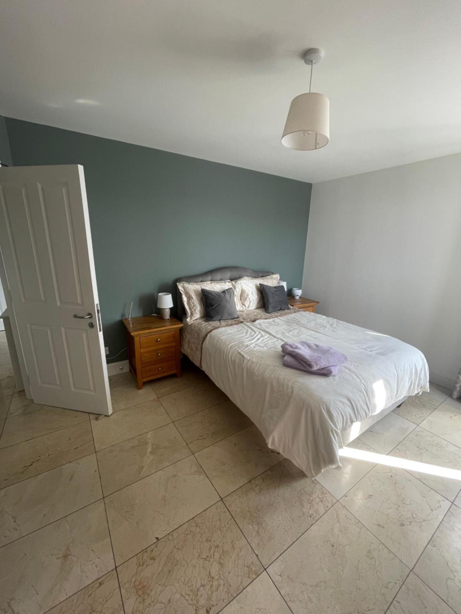 Fabulous And Sunny 2 Bed Apartment, In City Centre Cork Kültér fotó