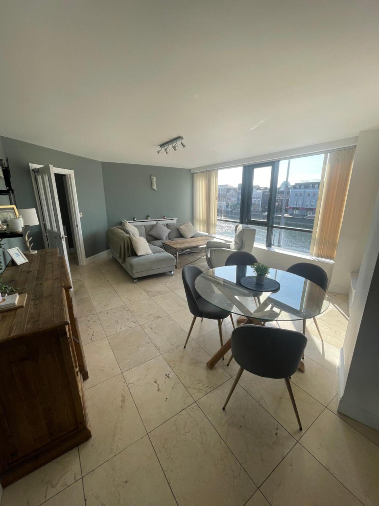 Fabulous And Sunny 2 Bed Apartment, In City Centre Cork Kültér fotó