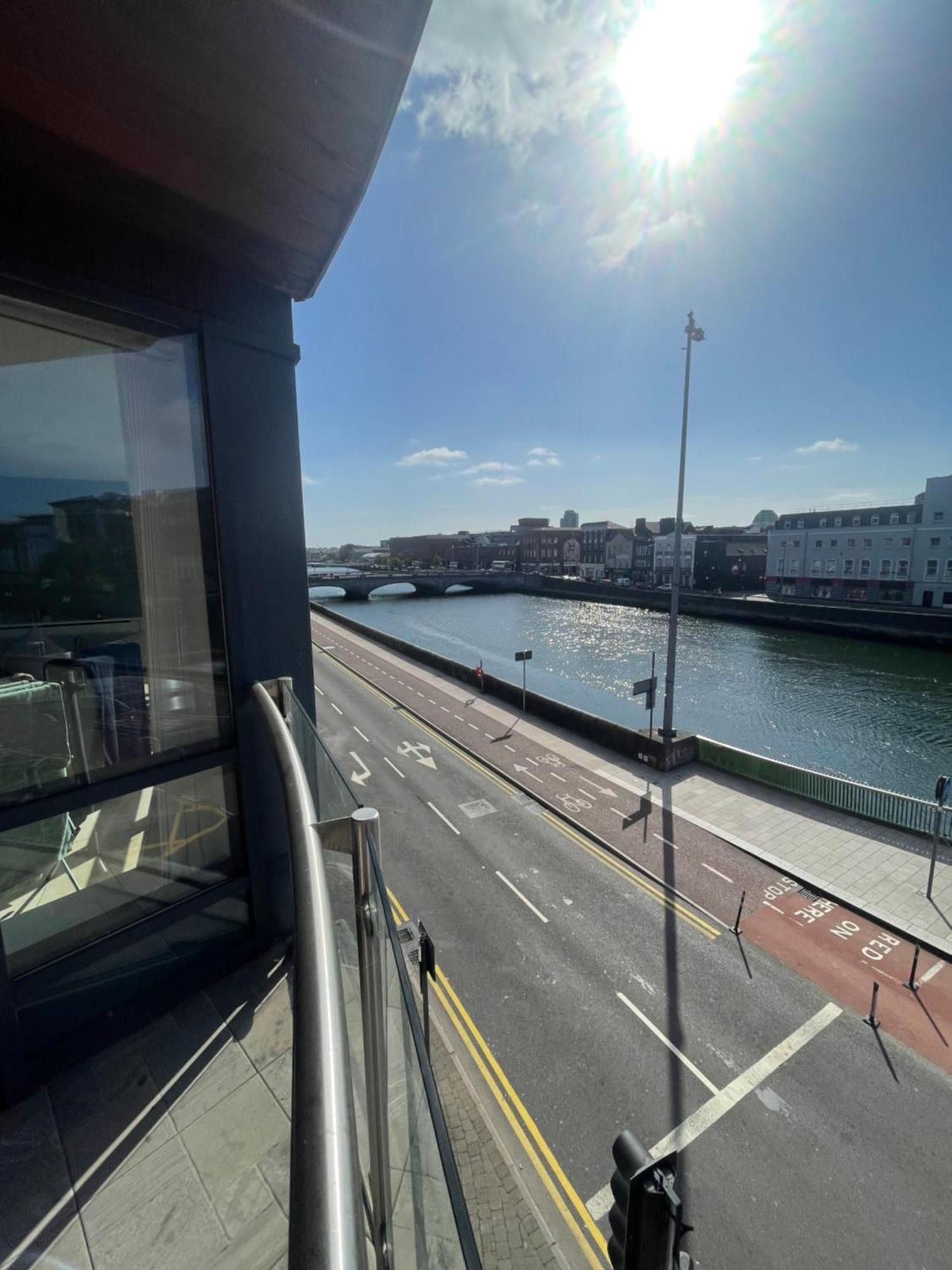 Fabulous And Sunny 2 Bed Apartment, In City Centre Cork Kültér fotó